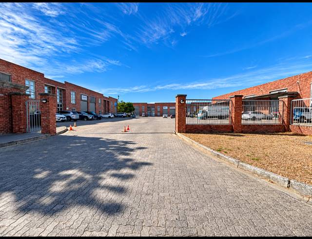 423M² INDUSTRIAL YARD TO LET IN STIKLAND INDUSTRIAL